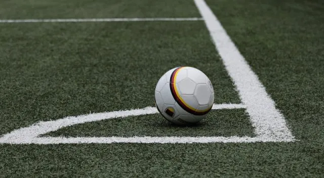Elektronika w sporcie czyli jak działa VAR w pigułce