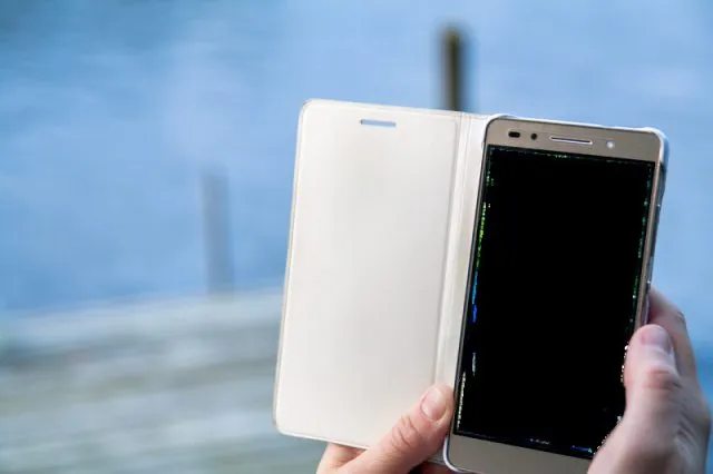 Jak zabezpieczyć swój telefon? Na przykładzie etui do Huawei P30 Pro.